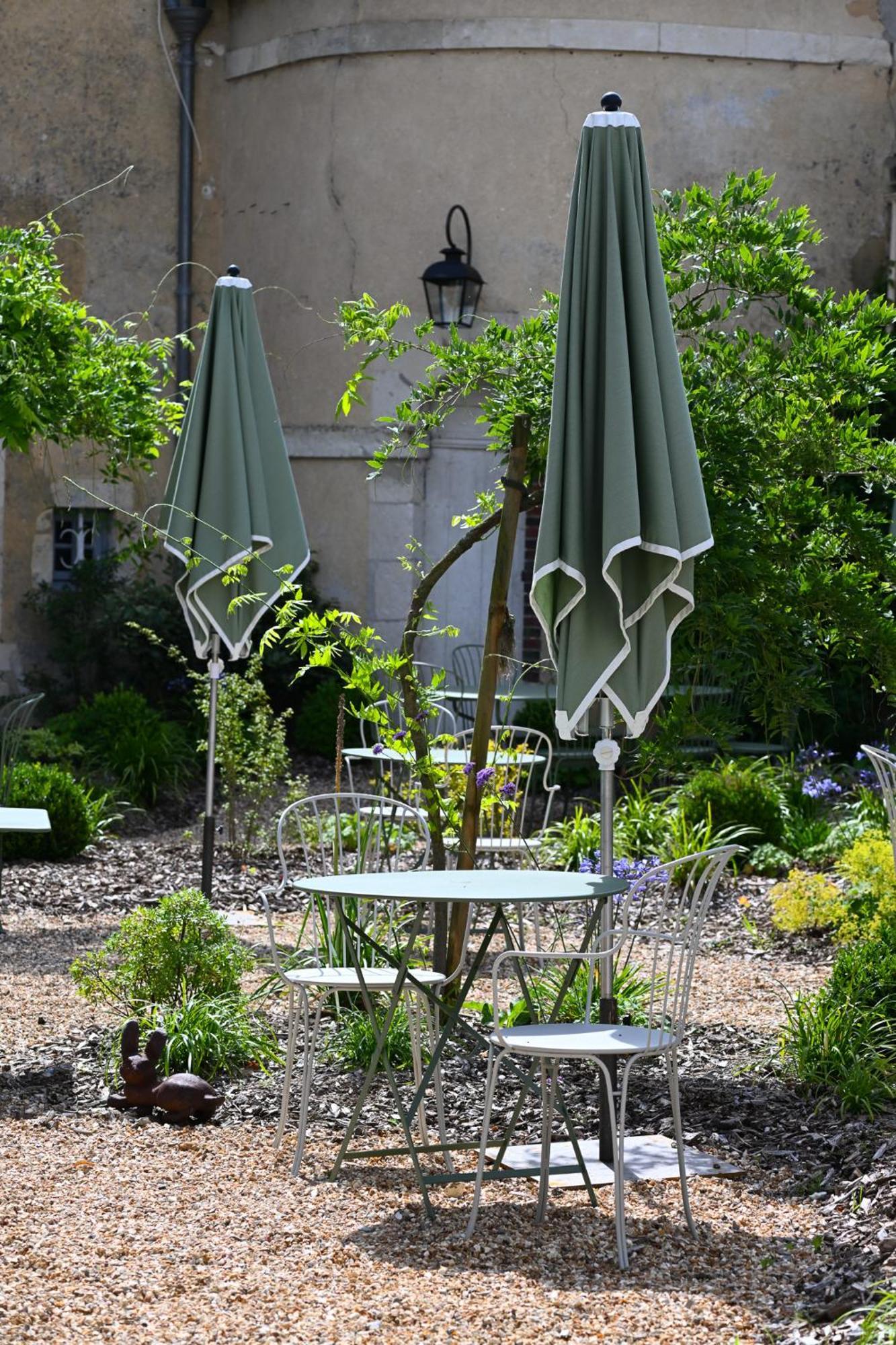 Hotel Les Pres Saint-Hilaire-le-Chatel Esterno foto